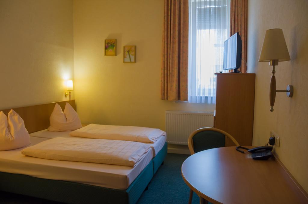 Domizil Alte Post Hotel Püttlingen Екстериор снимка